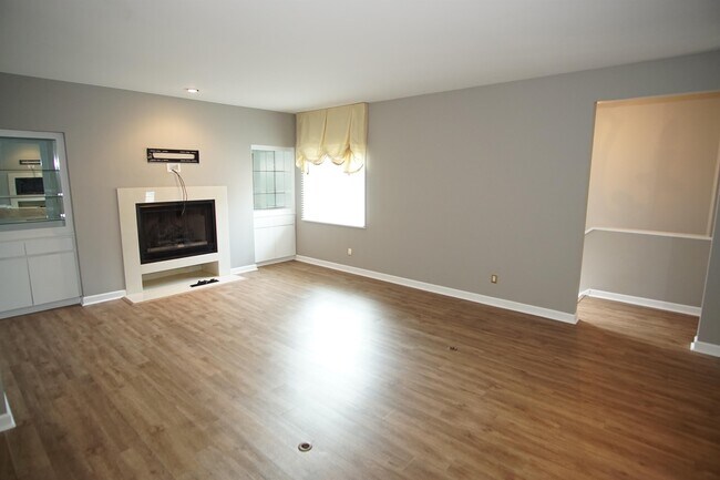 Building Photo - 1481 Touraine Pl