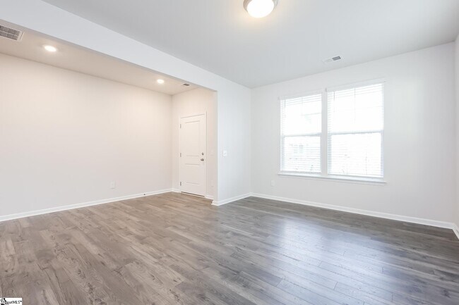 Foto del edificio - 565 Hillpark Ln