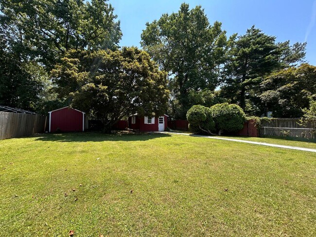 Foto del edificio - Charming 3-Bedroom Home with Bonus Room & ...