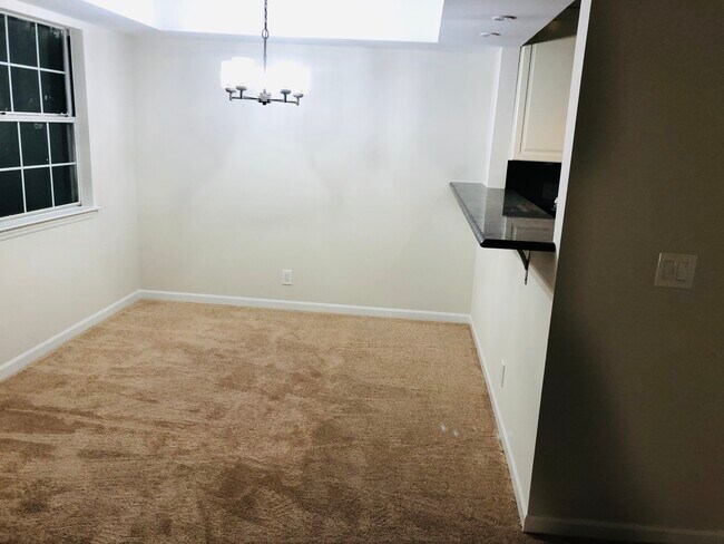 Dining area - 5801 Inman Park Cir