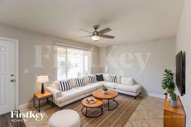 Building Photo - 2122 W Shaw Butte Dr