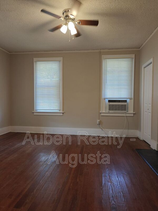 Foto del edificio - 1702 Johns Rd