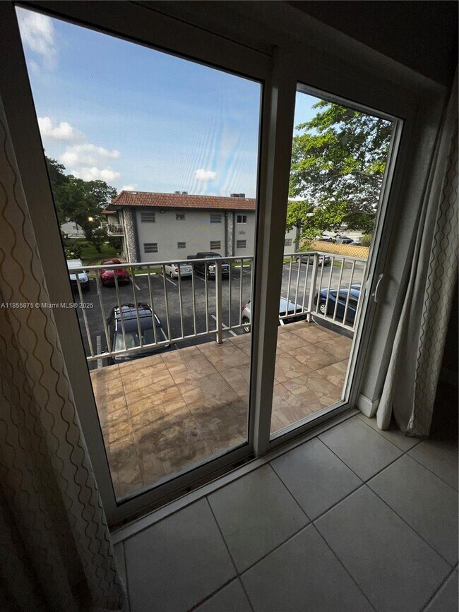Foto del edificio - 6530 Lake Patricia Dr