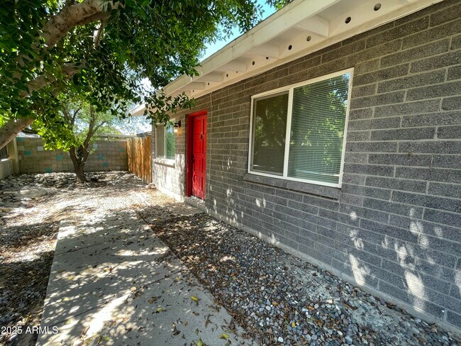 Building Photo - 4250 N 27th St