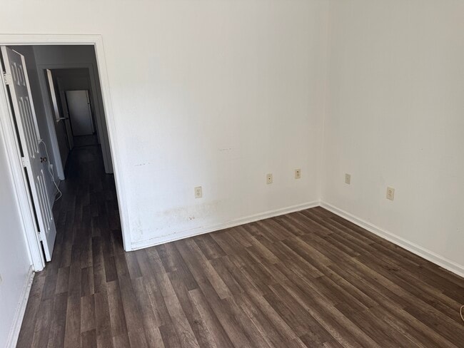 Building Photo - 543 Avenue E