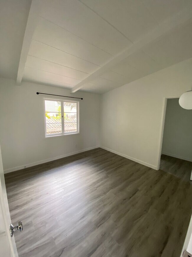 Building Photo - Charming Pacific Grove Duplex - Great for Military Student - Available July 1st