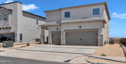 Building Photo - 544 La Entrada Cir