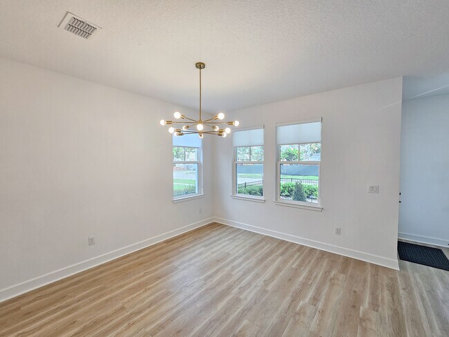 Foto del edificio - 408 E Oak Ave