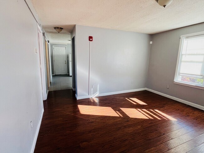 Building Photo - 192 Wakelee Ave