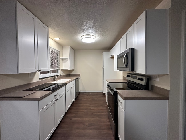 Building Photo - 4055 Royal Oak Dr