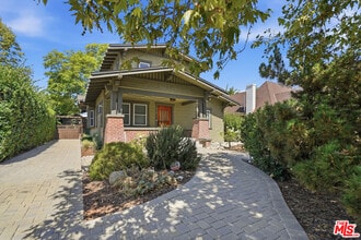 Building Photo - 613 N Lucerne Blvd