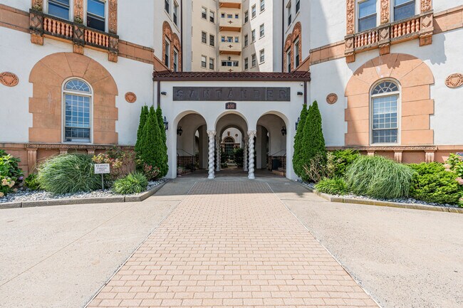 Foto del edificio - 400 Deal Lake Dr