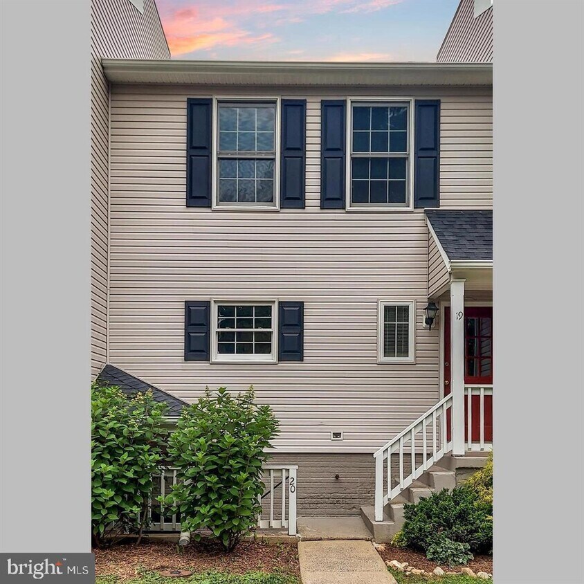 20 Stonewall Ct Unit 20, Middleburg, VA 20117 Room for Rent in