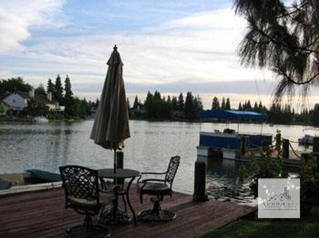 Building Photo - Beautiful Home in Woodward Lake Community ...
