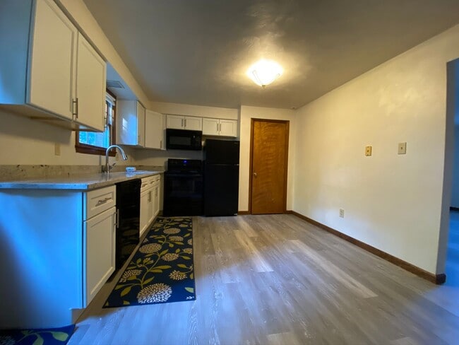 Building Photo - Spectacular 2 BR / 1.5 BR Townhouse in Latrobe! Washer & Dryer Provided! Call Today!