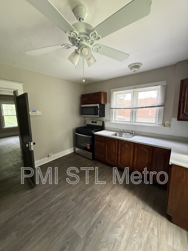 Foto del edificio - 7212 Eunice Ave