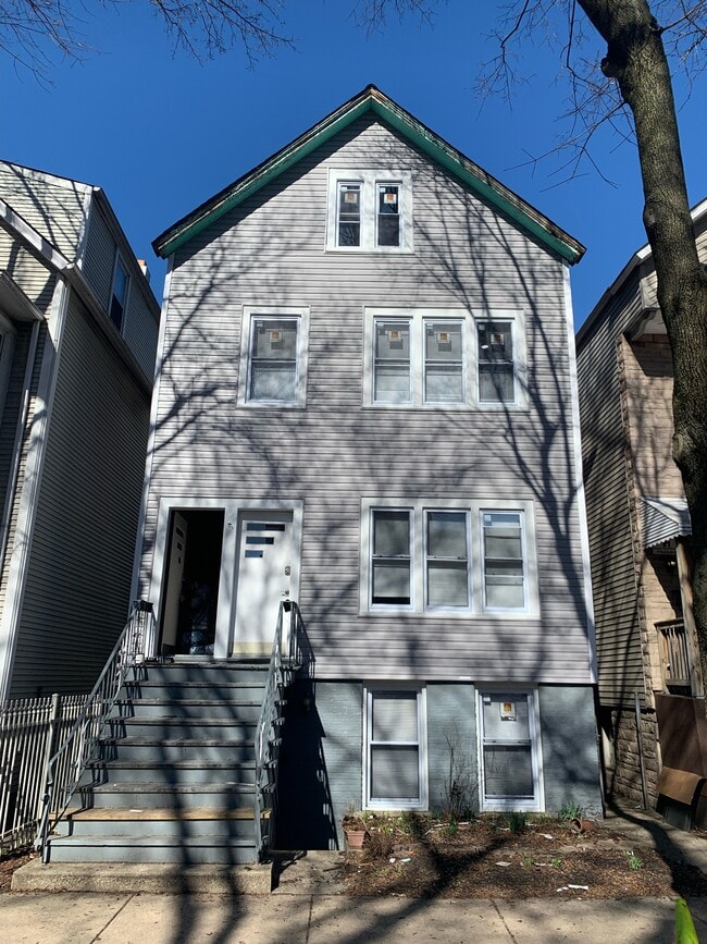 1738 W Roscoe St Unit 2, Chicago, IL 60657 Apartments in Chicago, IL