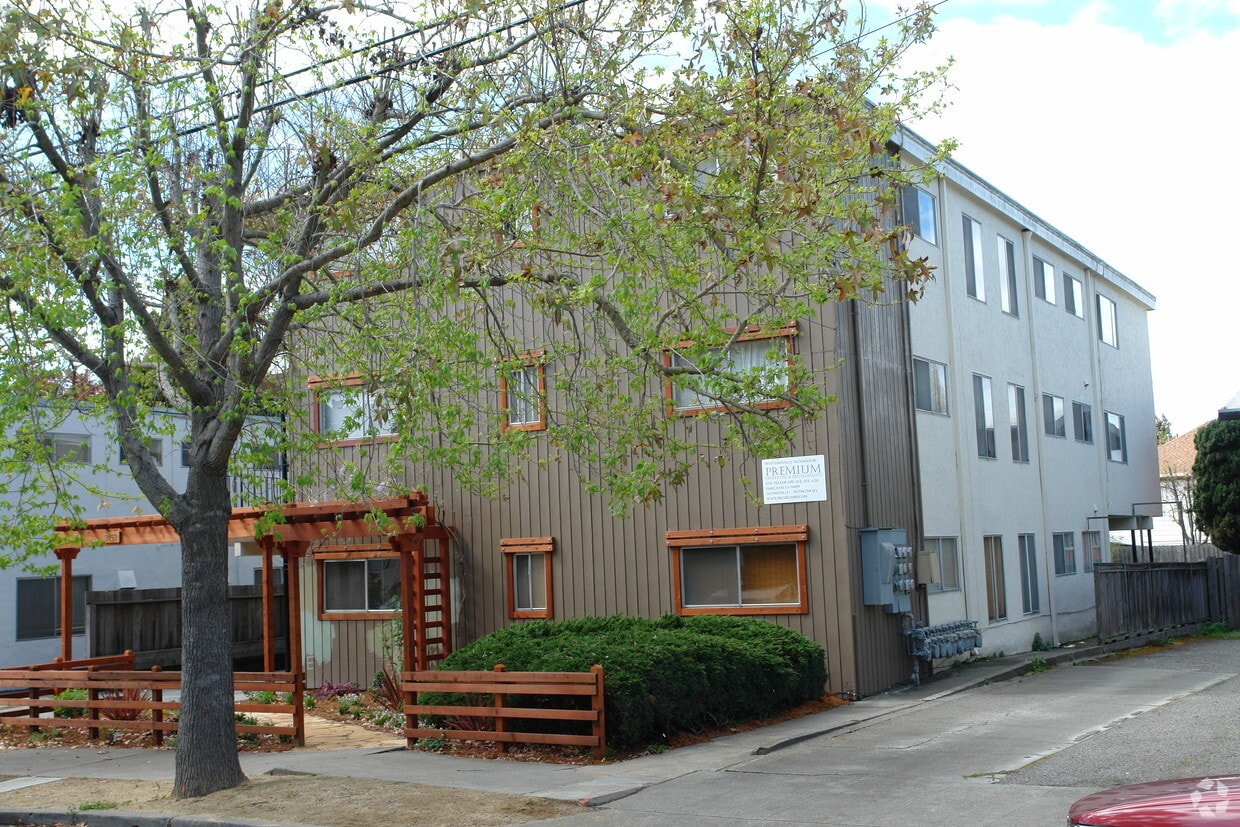 Building Photo - Roosevelt