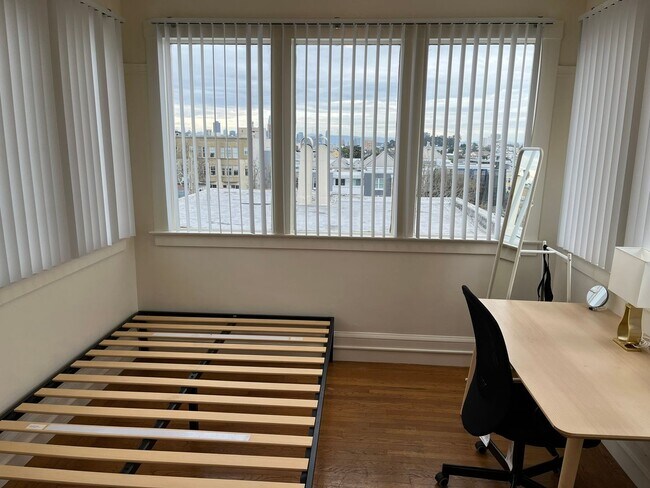 Foto del edificio - Cool Pad Near USF with Fantastic City Views**