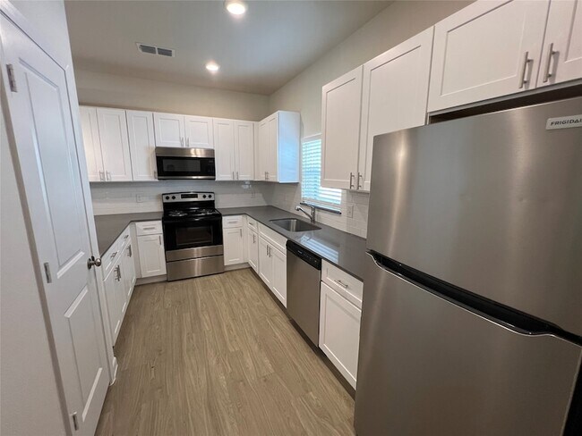 Building Photo - 3050 Viking St