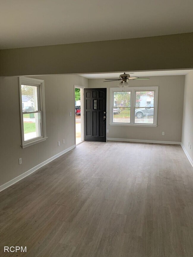 Foto del edificio - 3 br, 2 bath House - 605 10th Street
