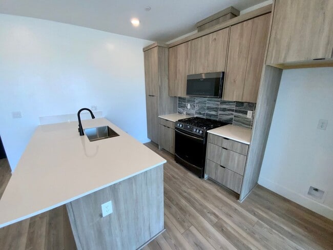 Building Photo - Gated Condo near Copper River