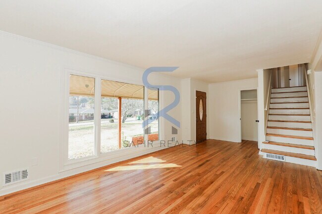 Foto del edificio - Move in before February 28th and choose your reward: a $250 Amazon Gift Card or a 55" Smart TV!