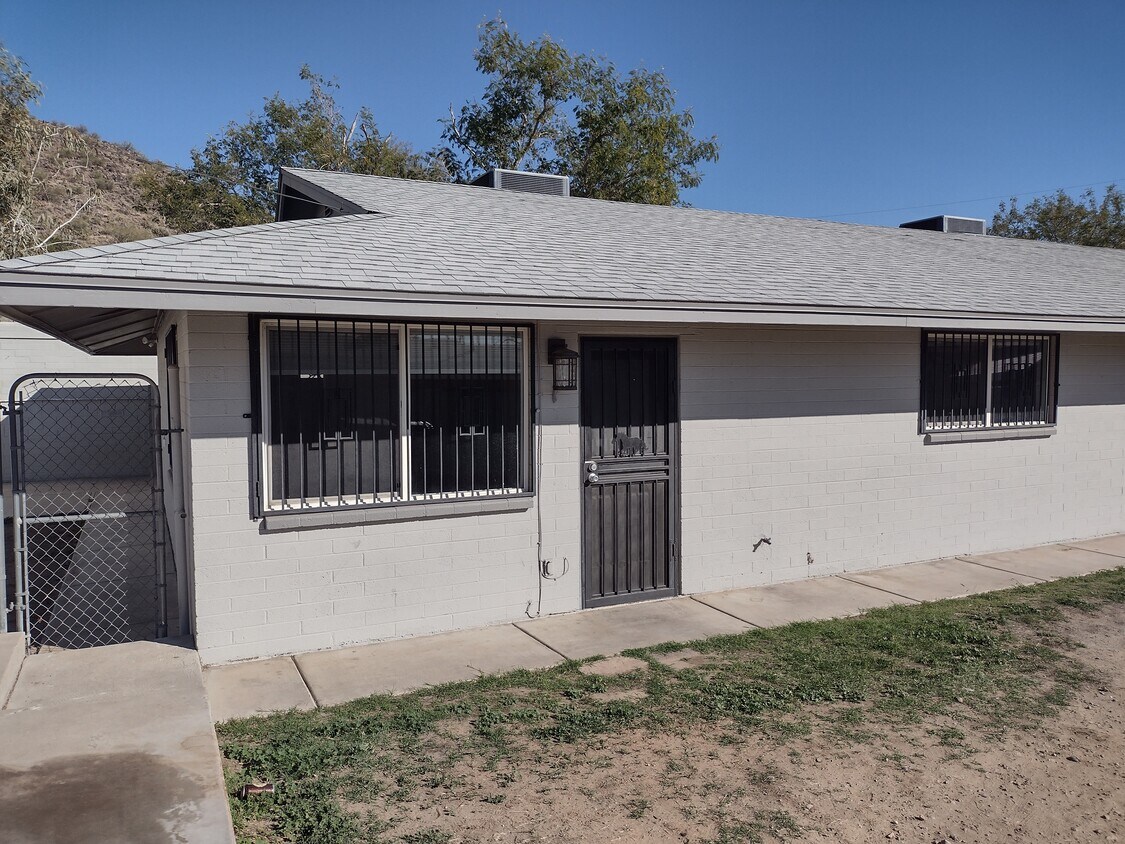 Foto del edificio - 1321 W Sahuaro Dr