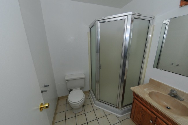 Building Photo - Ground level apartment in Vallejo