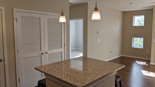 Building Photo - 1122 Litton Ave