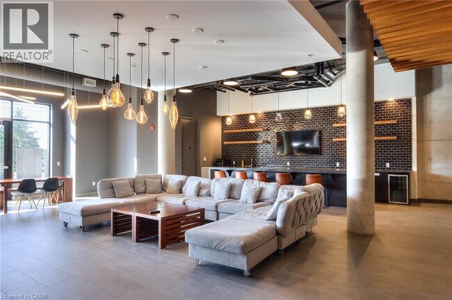 Building Photo - 251 Northfield Dr E