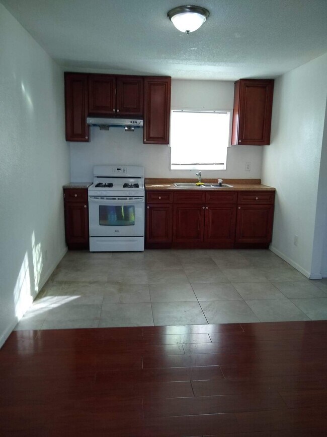 Building Photo - 8823 Glendon Way