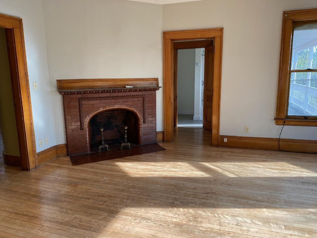 Primary Photo - 54 Wellington St