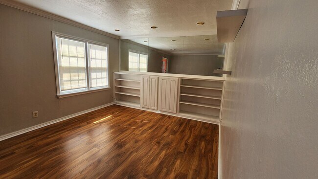 Building Photo - 2 Bed 1 Bath in Oklahoma City!