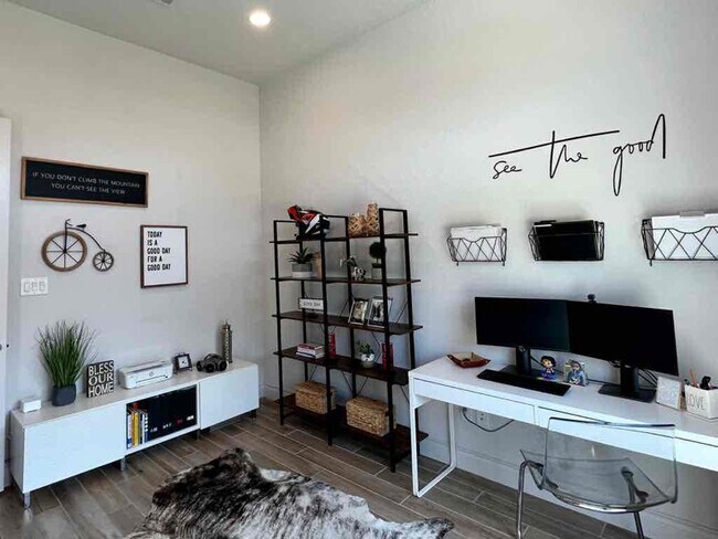 Building Photo - 2126 Thayer Cv