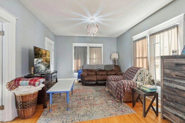 Foto del edificio - 3010 Grand St NE