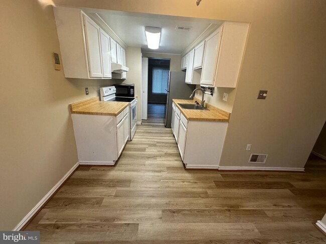 Foto del edificio - 15929 Dorset Rd