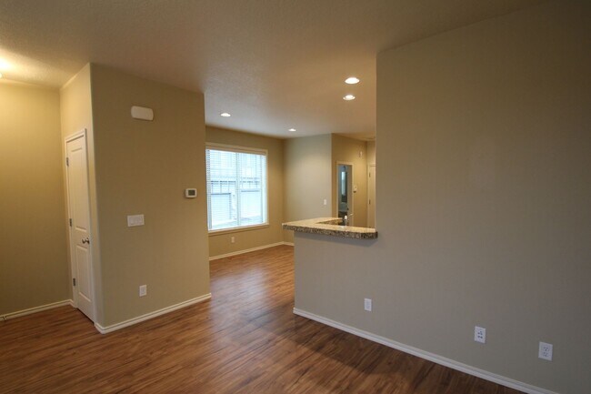 Foto del edificio - Progress Ridge end unit Townhome! Can't miss!
