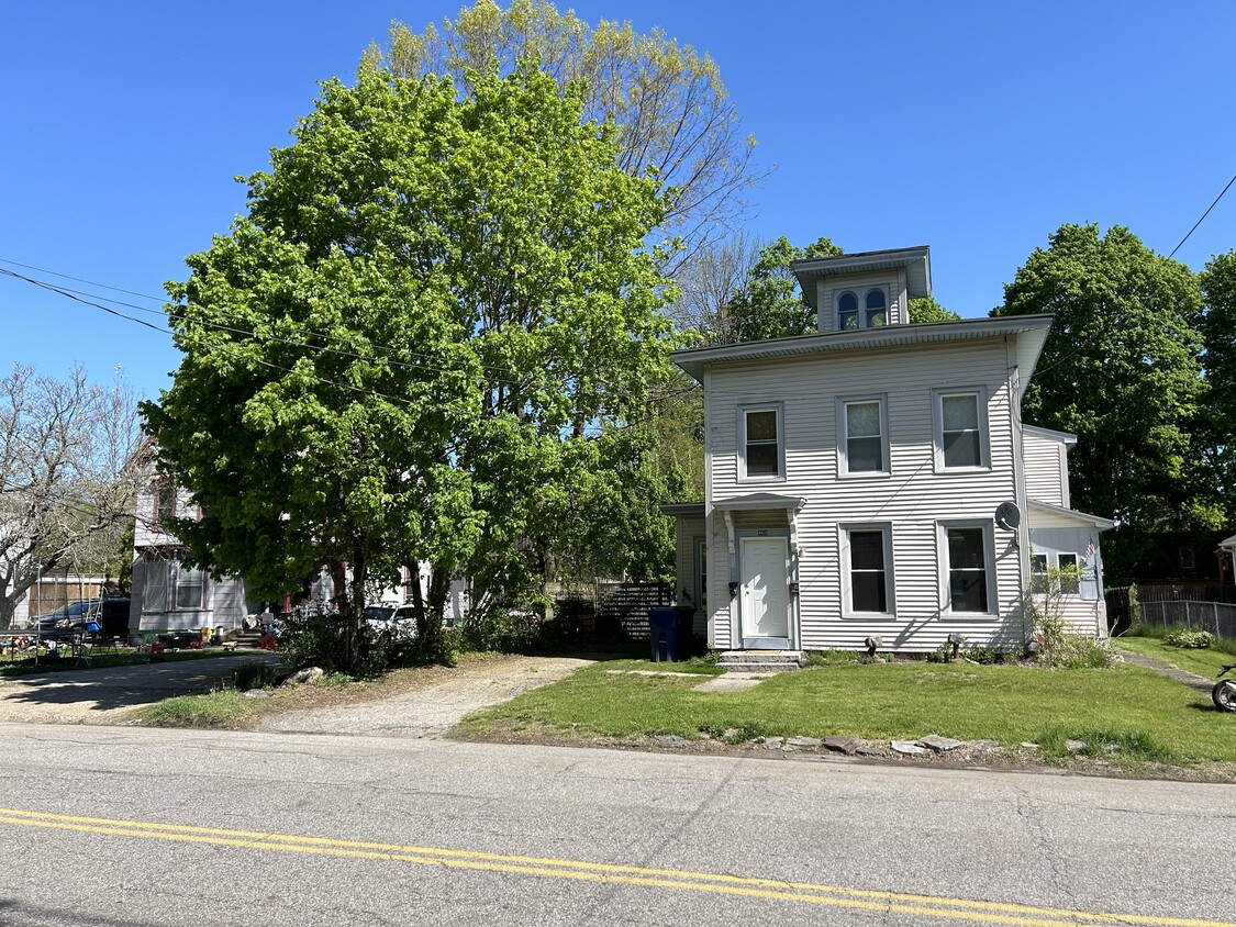 Foto principal - 469 Pleasant St