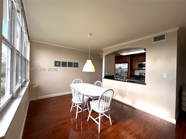 Foto del edificio - 9451 Evergreen Pl