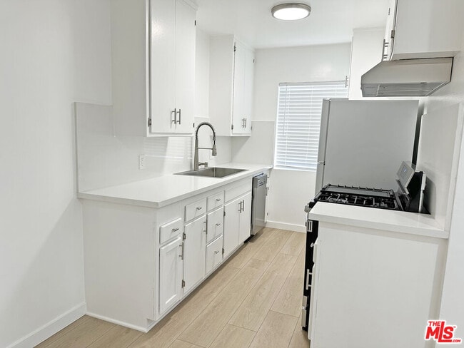 Building Photo - 11915 Jefferson Blvd