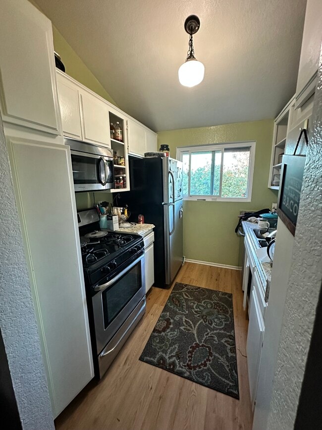 Kitchen - 7439 Woodman Ave