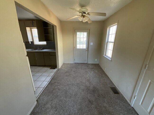 Foto del edificio - 2305 Doris Ave