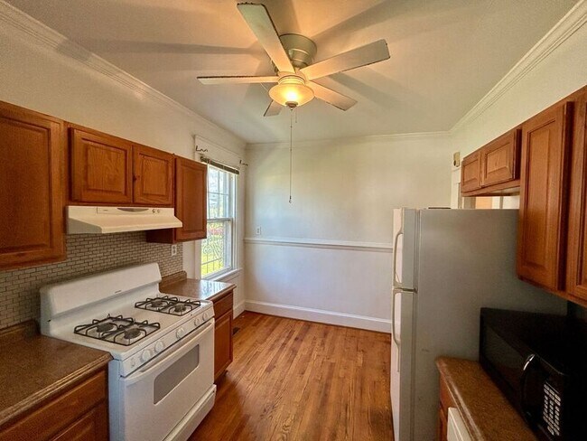 Building Photo - 3116 Barton Ave