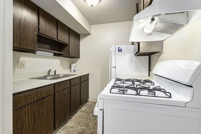 Building Photo - Granada Apartments