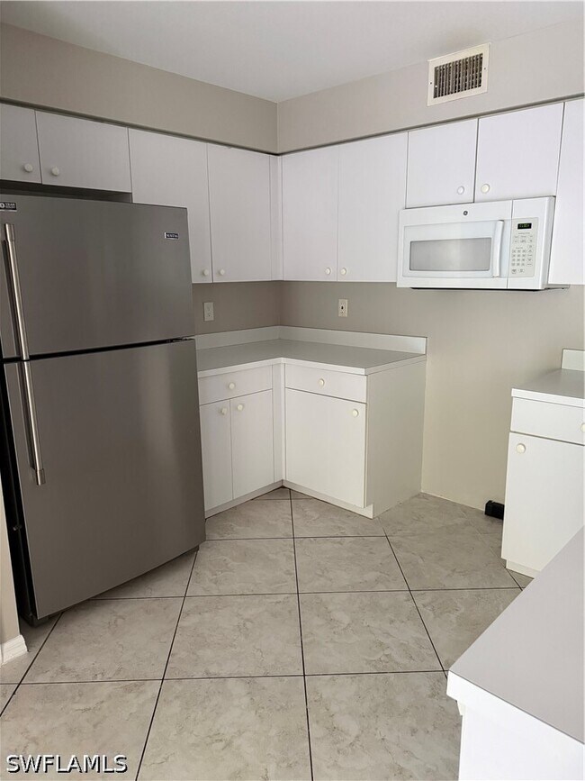 Building Photo - 15415 Cedarwood Ln