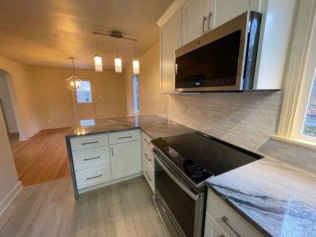 Foto del edificio - 206 Eastwood Ave