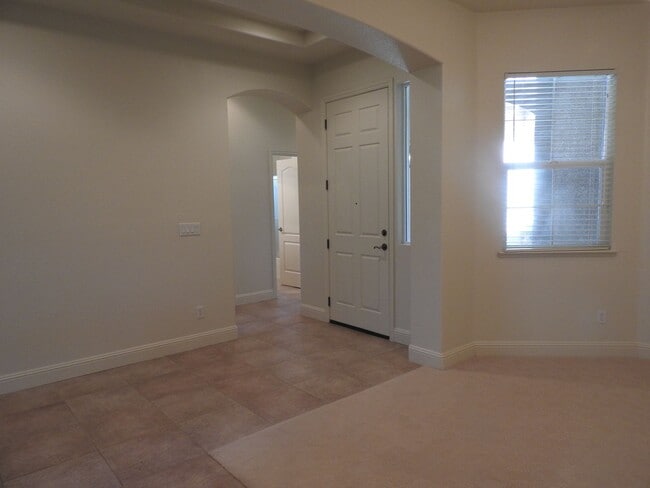 Building Photo - Empire Ranch!!