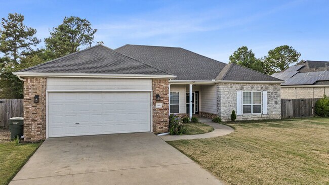 Building Photo - "Beautiful 3-Bedroom Haven with Fireplace ...