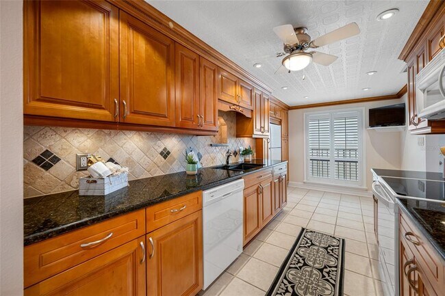 Foto del edificio - 3400 Cove Cay Dr